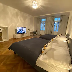 Spacious Apartment On Wenceslas Square Praag